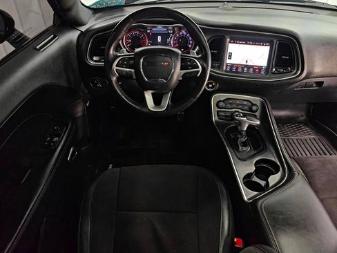 Used 2017 Dodge Challenger R/T Scat Pack w/ Leather Interior Group RWD image 4