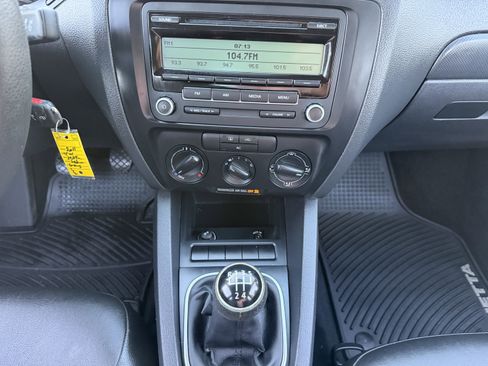 Used 2011 Volkswagen Jetta S image 26