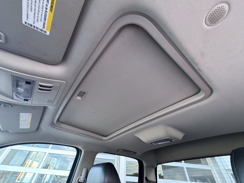 Used 2014 GMC Sierra 2500 SLT w/ SLT Convenience Package AWD/4WD image 24