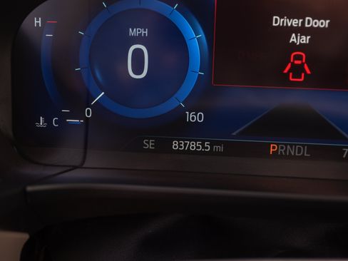 Used 2021 Ford Escape Titanium AWD/4WD image 3