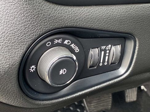 Certified 2022 Jeep Renegade Latitude AWD/4WD image 29