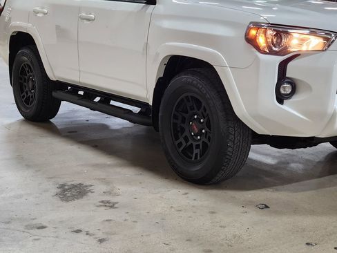 Used 2022 Toyota 4Runner SR5 image 16