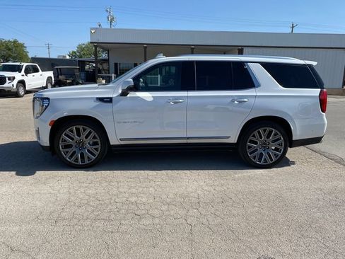 Used 2023 GMC Yukon Denali Ultimate AWD/4WD image 3
