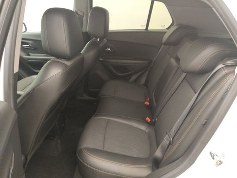 Used 2021 Chevrolet Trax LT w/ LT Convenience Package FWD image 18