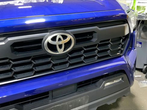 Used 2024 Toyota Tacoma TRD Off-Road image 29