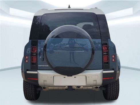 Used 2025 Land Rover Defender 90 S image 5