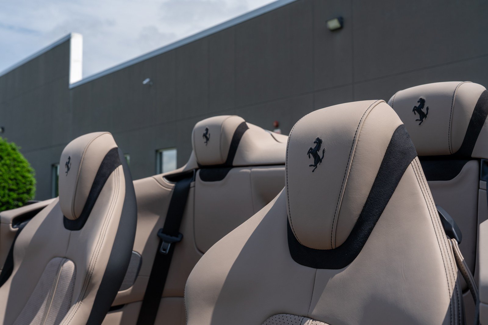 Used 2024 Ferrari Roma Spider RWD image 33