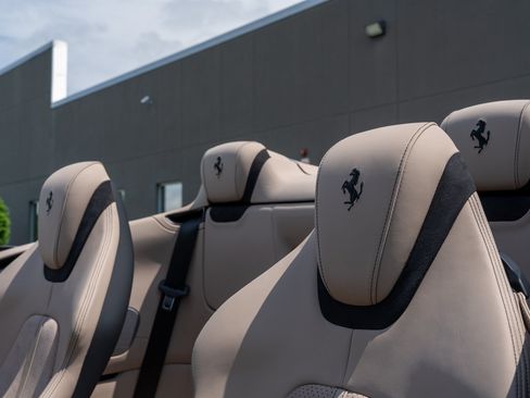 Used 2024 Ferrari Roma Spider RWD image 33