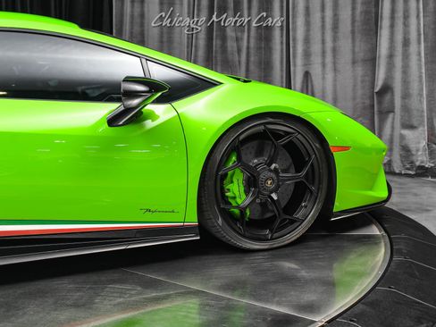 Used 2018 Lamborghini Huracan Performante AWD/4WD image 42