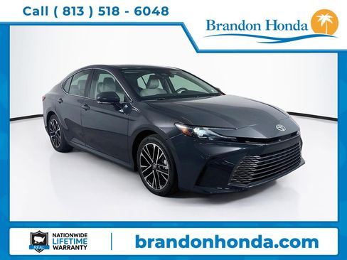 Used 2025 Toyota Camry XLE FWD image 1