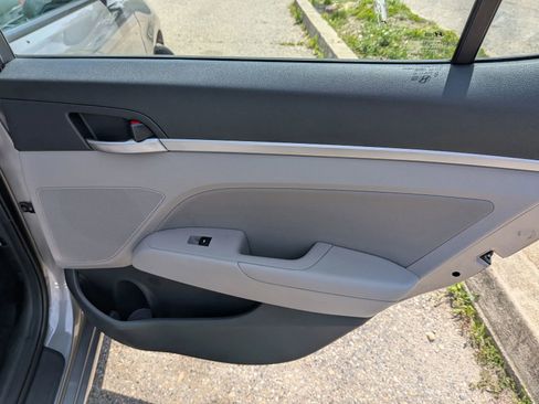 Used 2020 Hyundai Elantra SEL w/ Winter Weather Package FWD image 27