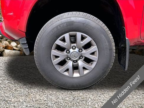 Used 2019 Toyota Tacoma SR5 AWD/4WD image 9