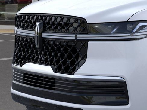 New 2025 Lincoln Navigator L Reserve w/ Jet Appearance Package image 17