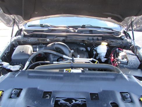 Used 2019 RAM 1500 Classic SLT image 12