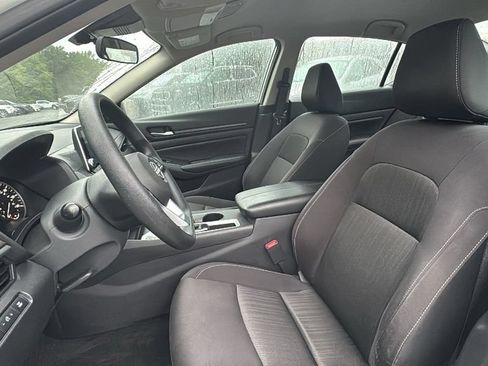 Used 2025 Nissan Altima 2.5 SV FWD image 10