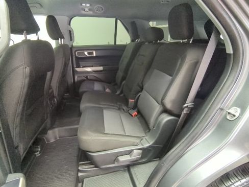 Used 2023 Ford Explorer XLT AWD/4WD image 26