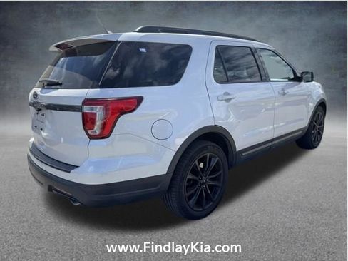 Used 2019 Ford Explorer XLT w/ Equipment Group 202A image 4