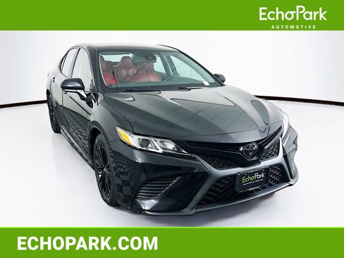 Used 2020 Toyota Camry SE image 1