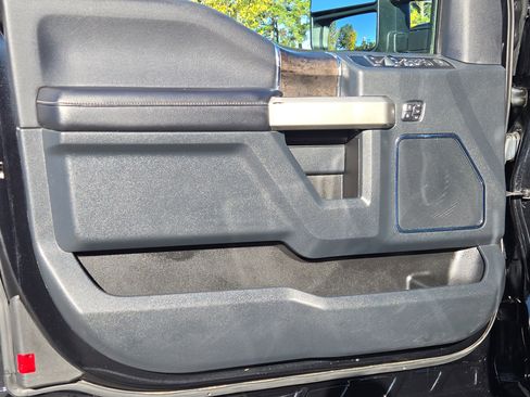 Used 2022 Ford F350 Lariat w/ Chrome Package image 16