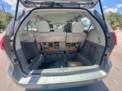 Used 2012 Toyota Sienna FWD image 19