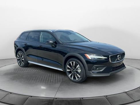 New 2026 Volvo V60 B5 Cross Country Ultra AWD/4WD image 1