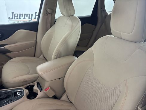 Used 2020 Jeep Cherokee Latitude FWD image 11