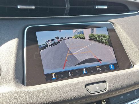 Used 2022 Cadillac XT4 Premium Luxury w/ Enhanced Visibility Package FWD image 19