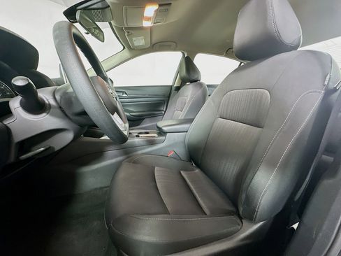 Used 2025 Nissan Altima 2.5 SV image 13