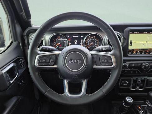 Used 2023 Jeep Gladiator Overland w/ LED Lighting Group AWD/4WD image 15