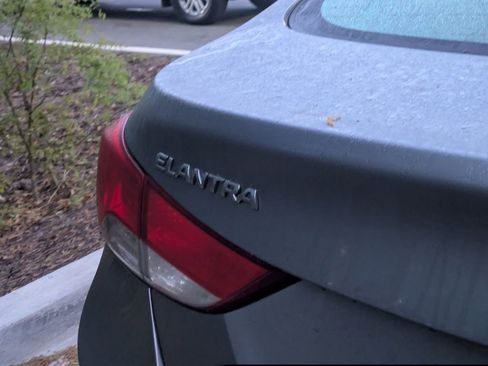 Used 2013 Hyundai Elantra GLS w/ Preferred Pkg image 7