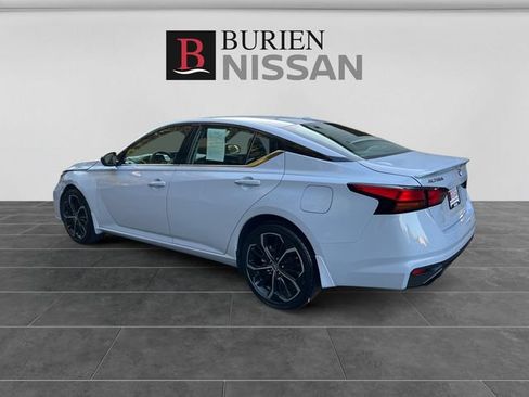 Used 2023 Nissan Altima 2.5 SR w/ SR Premium Package AWD/4WD image 3