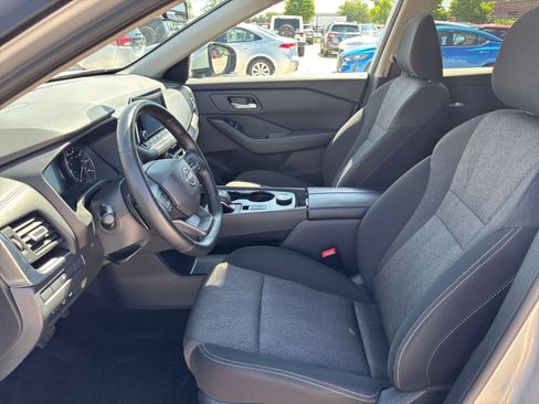 Used 2025 Nissan Rogue SV AWD/4WD image 29