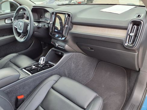 Used 2023 Volvo XC40 B5 Plus AWD/4WD image 10