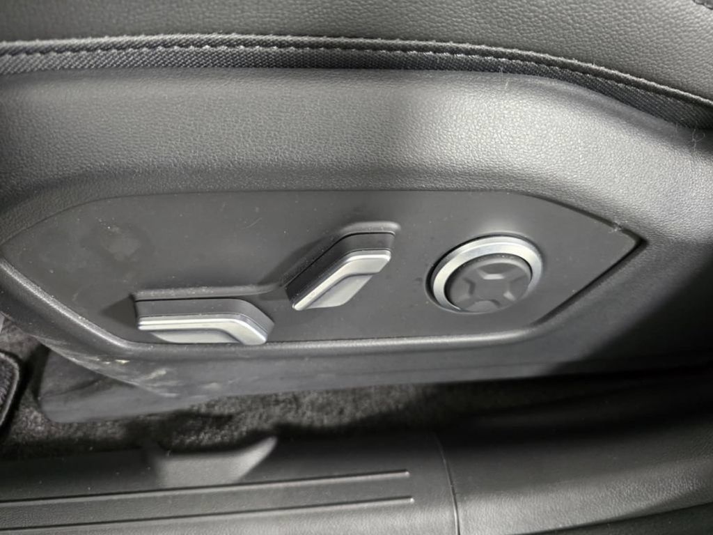 Used 2026 Hyundai Santa Fe Limited AWD/4WD image 27