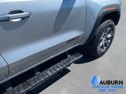 Used 2025 GMC Canyon AT4 AWD/4WD image 9
