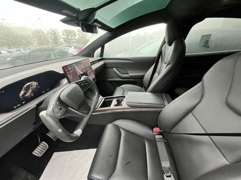 Used 2023 Tesla Model X image 5