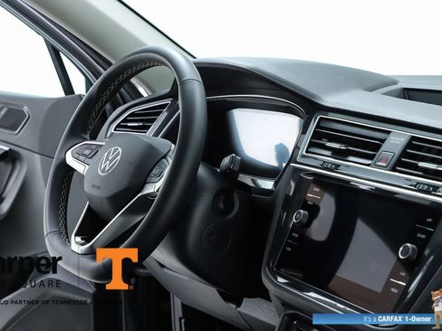 Used 2024 Volkswagen Tiguan SE w/ Panoramic Sunroof Package FWD image 34