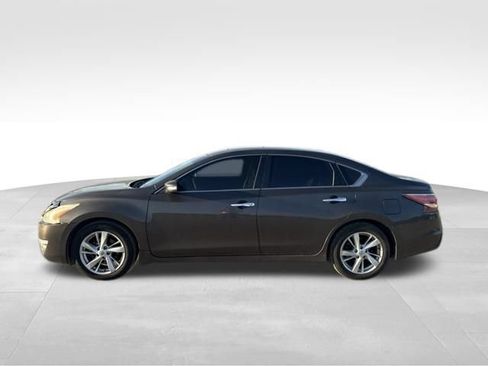 Used 2015 Nissan Altima 2.5 SV w/ Convenience Package FWD image 6