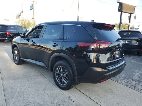 Used 2021 Nissan Rogue S image 2