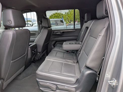 Used 2025 Chevrolet Suburban Z71 AWD/4WD image 32
