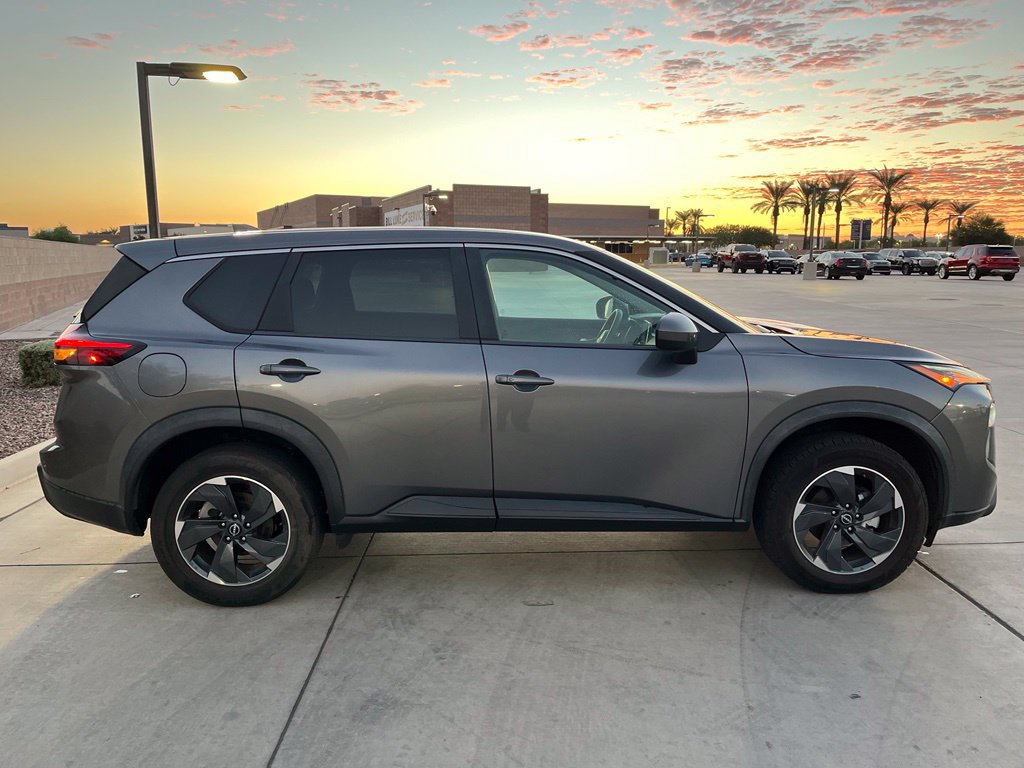 Used 2024 Nissan Rogue SV FWD image 5