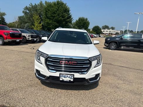 Used 2024 GMC Terrain SLT AWD/4WD image 2
