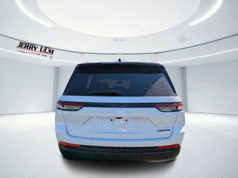 New 2025 Jeep Grand Cherokee Limited w/ Black Appearance Package image 4