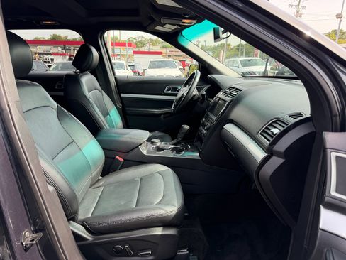 Used 2017 Ford Explorer XLT w/ Equipment Group 202A image 21