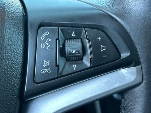 Used 2022 Chevrolet Trax LT w/ LT Convenience Package image 23