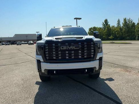 Certified 2025 GMC Sierra 2500 Denali Ultimate AWD/4WD image 3