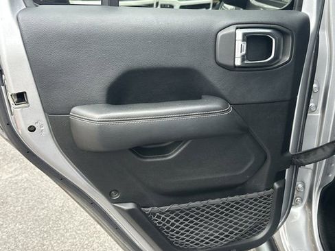 Used 2018 Jeep Wrangler Unlimited Sahara image 26