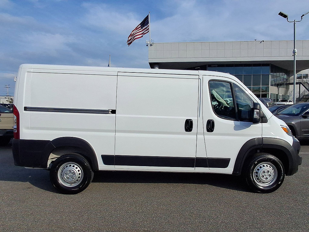 Used 2025 RAM ProMaster 2500 w/ U-Haul Equipment Group FWD image 32