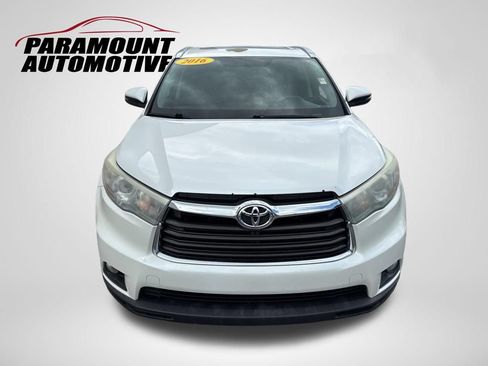 Used 2016 Toyota Highlander XLE AWD/4WD image 2