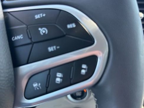 Used 2023 Chrysler Pacifica Touring-L FWD image 24